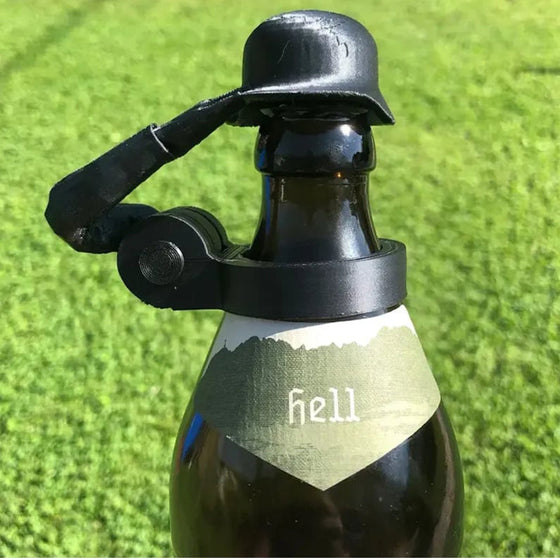 Soldier Salute Bierflaschen-Helm