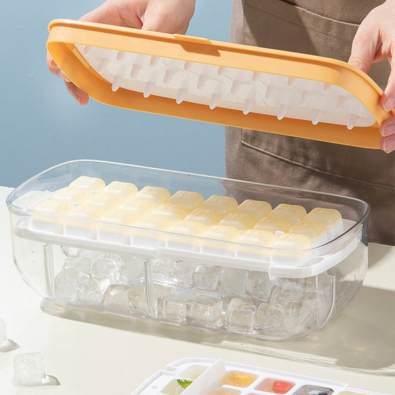 Drücken Sie den Eiswürfelbereiter