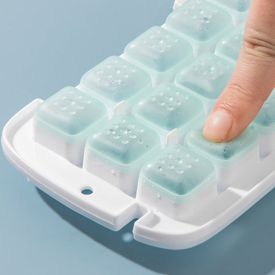 Drücken Sie den Eiswürfelbereiter