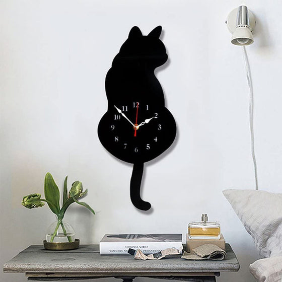 Wanduhr mit wedelndem Schwanz der nordischen Katze