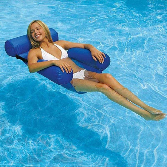 Schwimmbett und Liegestuhl