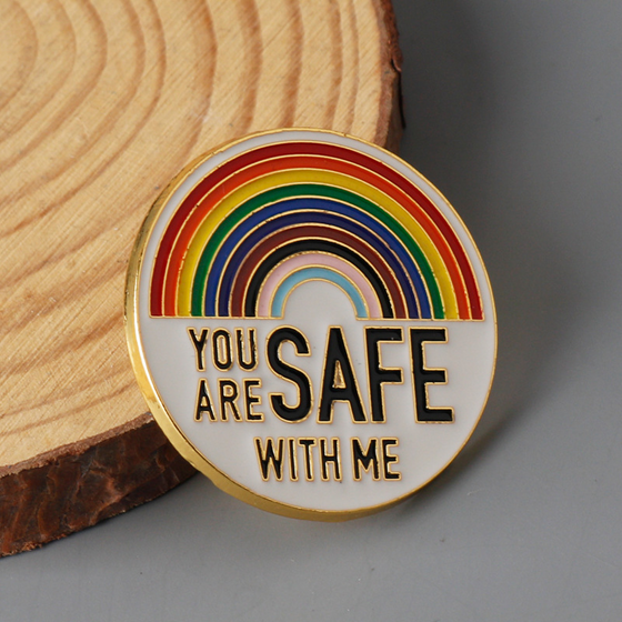 'You are Safe with ME' Emaille-Brosche mit Anhänger
