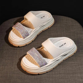 Funkelnde, höhenvergrößernde Sandalen mit Strasssteinen