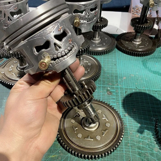 Kolben-Schädel-Gesichts-Skulptur