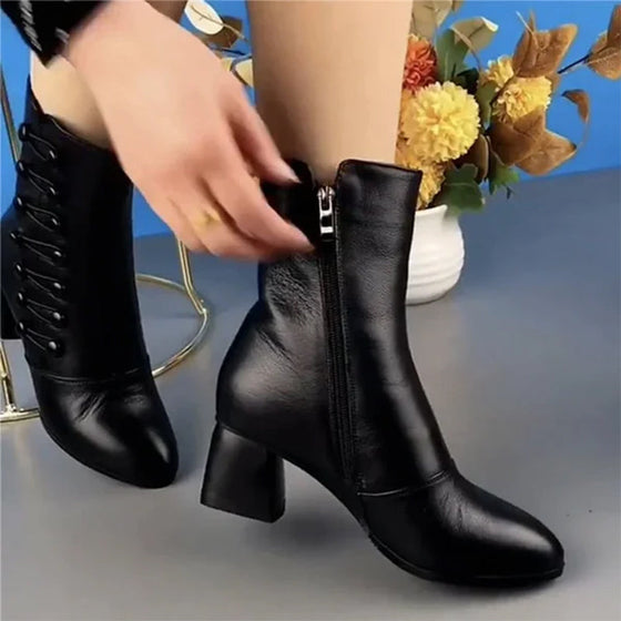 Warme Lederstiefeletten mit seitlichen Knöpfen für Damen