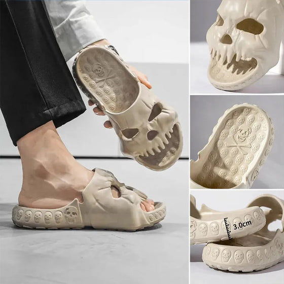 Hausschuhe mit einzelnem Band und Totenkopf-Design