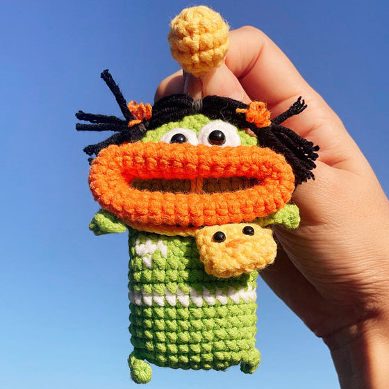 Kreatives ausziehbares Schlüsseletui aus handgestrickter Wolle