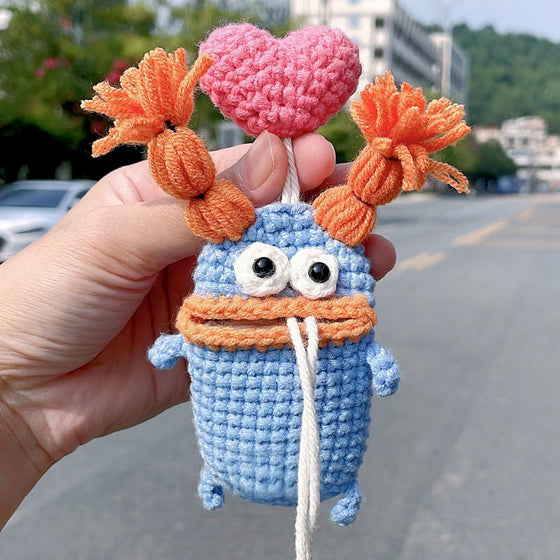 Kreatives ausziehbares Schlüsseletui aus handgestrickter Wolle